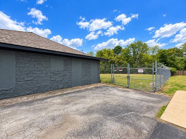 4117 W Marshall Avenue, Longview, TX 75604