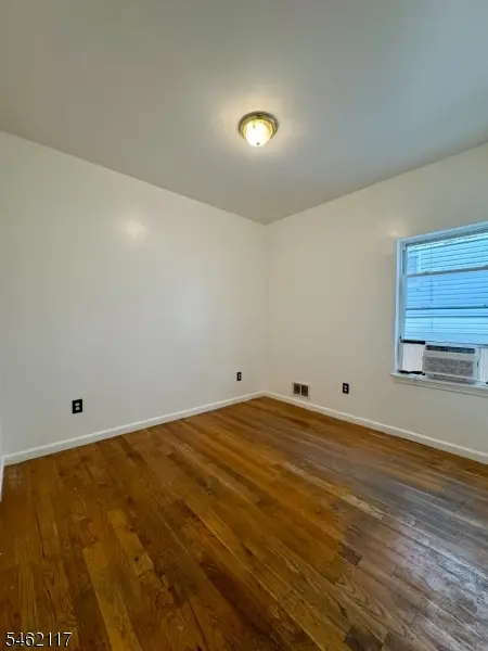 142 Ege Ave, Jersey City, NJ 07304