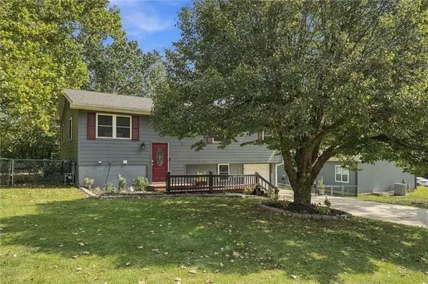 633 Valley Hill DR, Knob Noster, MO 65336