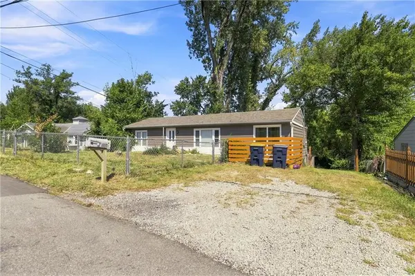 8804 E 47th ST, Kansas City, MO 64129