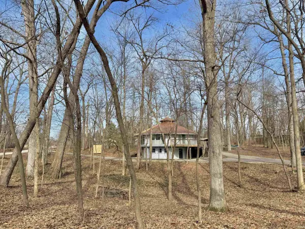 50 Woodlawn Village DR, Mitchell, IN 47446