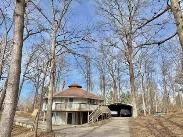 50 Woodlawn Village DR, Mitchell, IN 47446