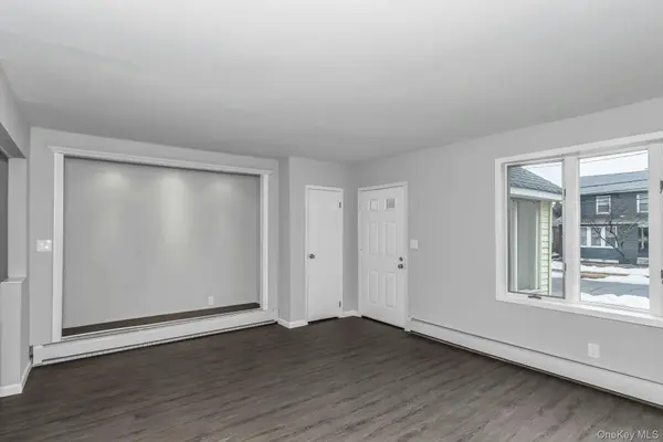 11 Merton AVE, Lynbrook, NY 11563