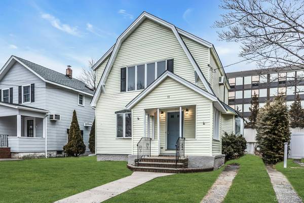 11 Merton AVE, Lynbrook, NY 11563