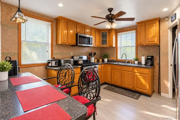 145 Arlington AVE, Valley Stream, NY 11580