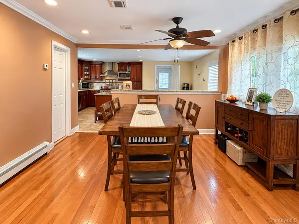 61 5th AVE, East Rockaway, NY 11518