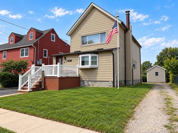 61 5th AVE, East Rockaway, NY 11518