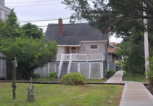 54 Oak Beach RD, Oak Beach, NY 11702