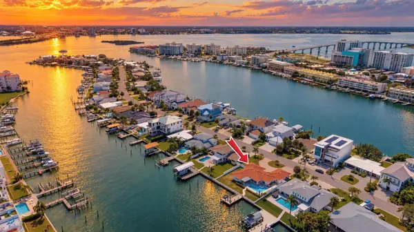 136 BAYSIDE DR, Clearwater Beach, FL 33767