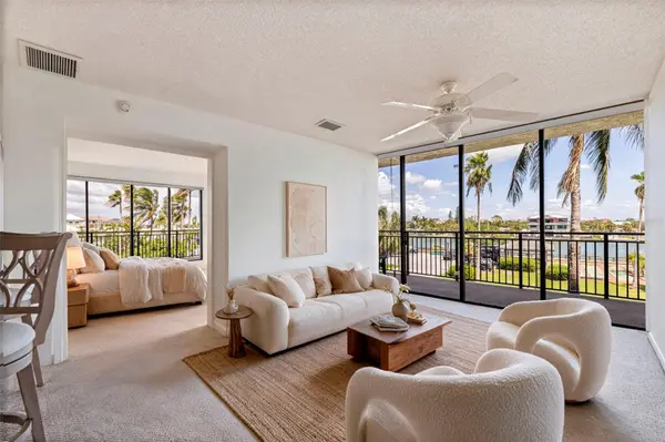 7600 BAYSHORE DR #208, Treasure Island, FL 33706