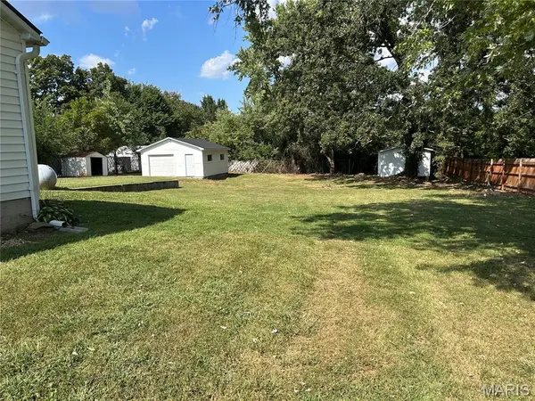 1461 Elmont RD, Sullivan, MO 63080