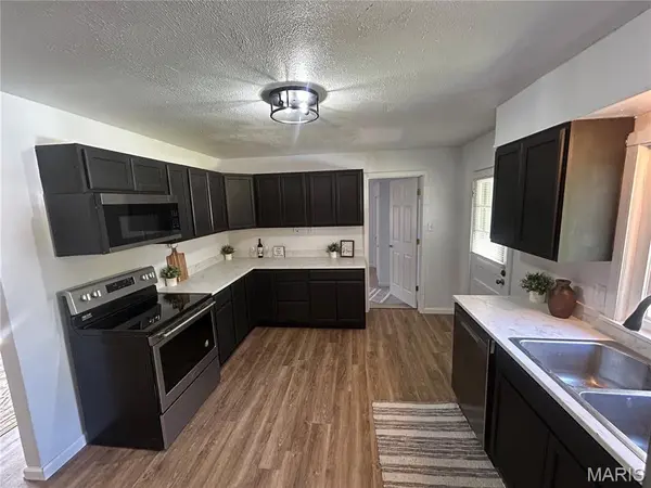 1461 Elmont RD, Sullivan, MO 63080