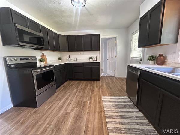 1461 Elmont RD, Sullivan, MO 63080
