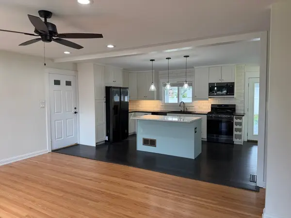 303 Lee CT, Crystal Lake, IL 60014