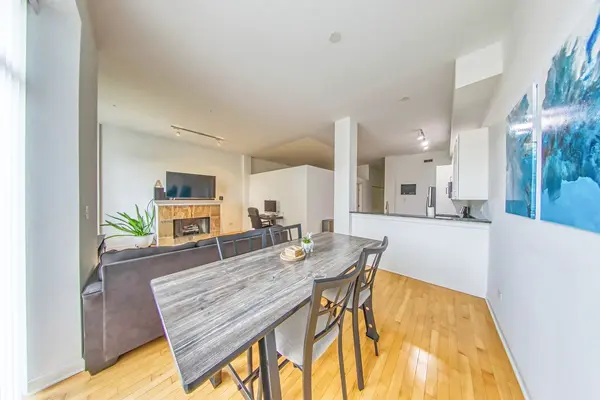 4050 N Lincoln AVE #202, Chicago, IL 60618