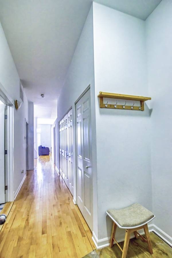 4050 N Lincoln AVE #202, Chicago, IL 60618