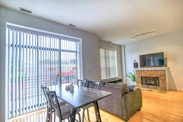 4050 N Lincoln AVE #202, Chicago, IL 60618
