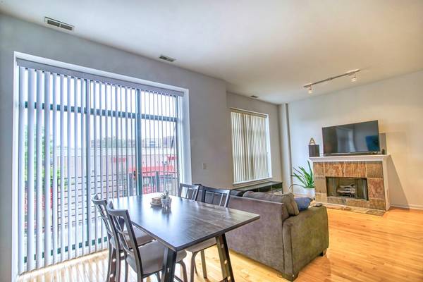 4050 N Lincoln AVE #202, Chicago, IL 60618