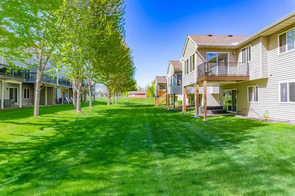 102X Primrose LN, Waconia, MN 55387