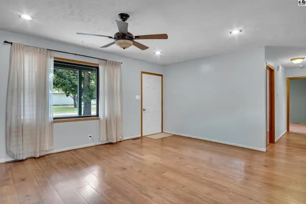 515 E Hill St, Mcpherson, KS 67460-9764