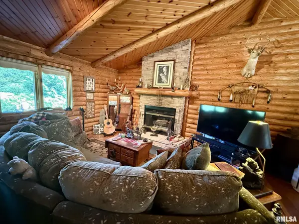 21652 Hideaway Estates RD, Petersburg, IL 62675