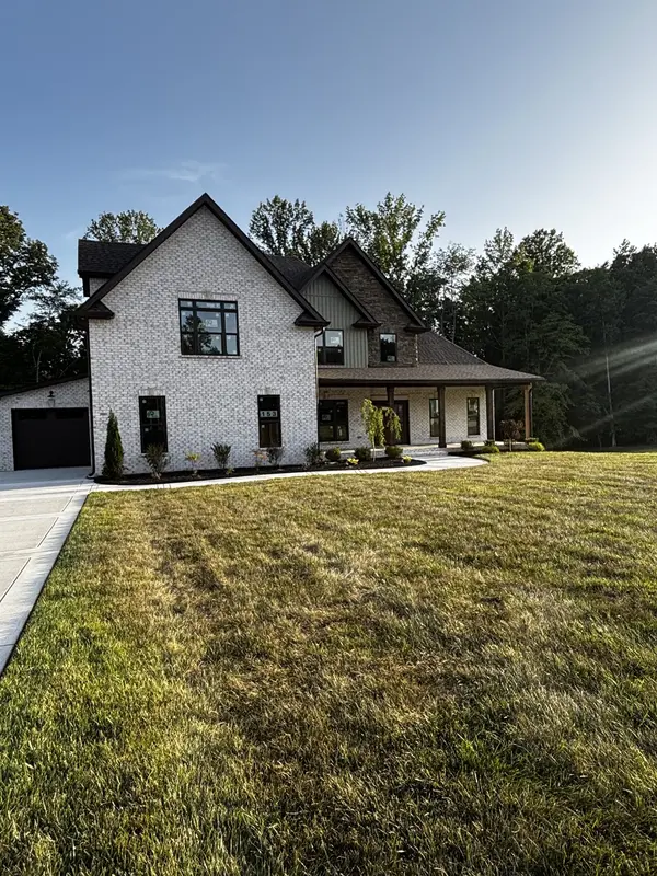 1300 Reda Dr, Clarksville, TN 37042