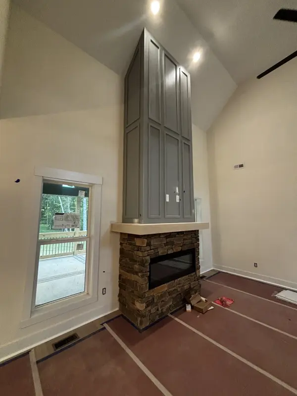 1300 Reda Dr, Clarksville, TN 37042