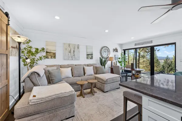 5186 Hunter Ridge WAY, Hunters, WA 99137