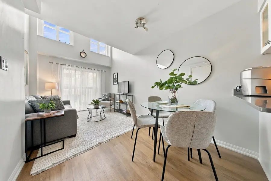 119 Merton ST #207, Toronto C10, ON M4S 3G5