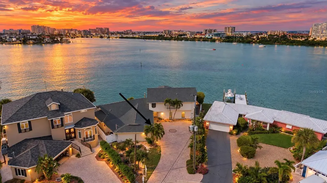 290 BAYSIDE DR, Clearwater Beach, FL 33767