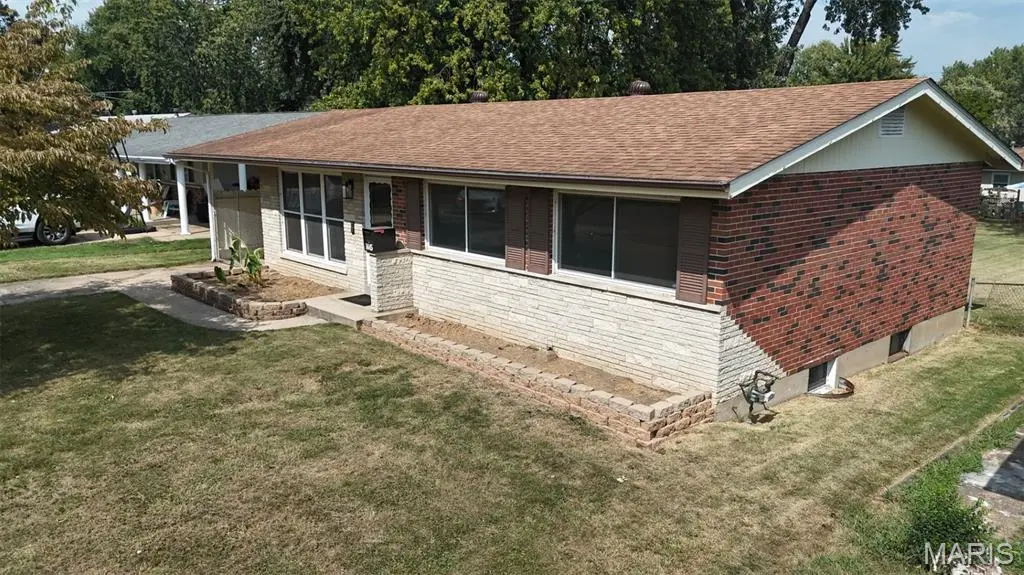 1445 Bobbinray AVE, Florissant, MO 63031