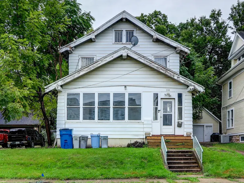 310 W 5th ST, Dixon, IL 61021