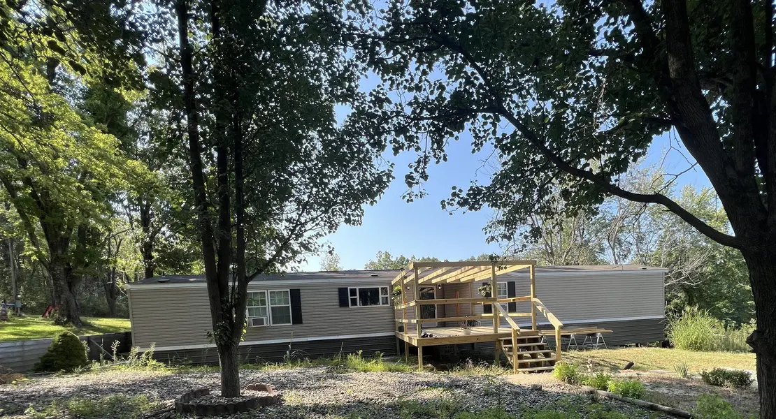 8957 Grassy RD, Marion, IL 62959