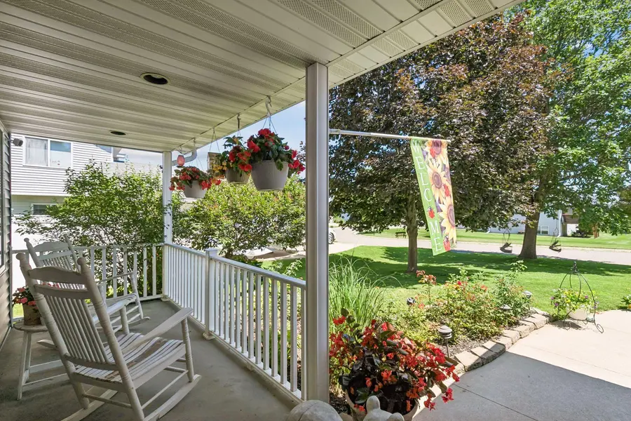 821 Lancer DR NE, Owatonna, MN 55060