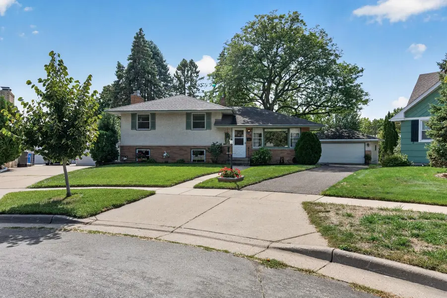 2220 Cardinal PL, Saint Paul, MN 55119