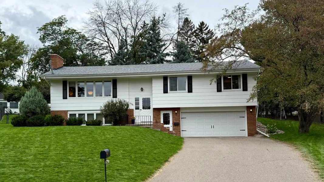 10024 Johnson CIR, Bloomington, MN 55437