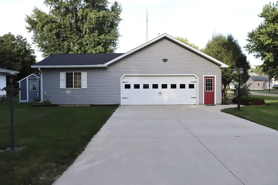 100 Hillside CT, Russell, MN 56169