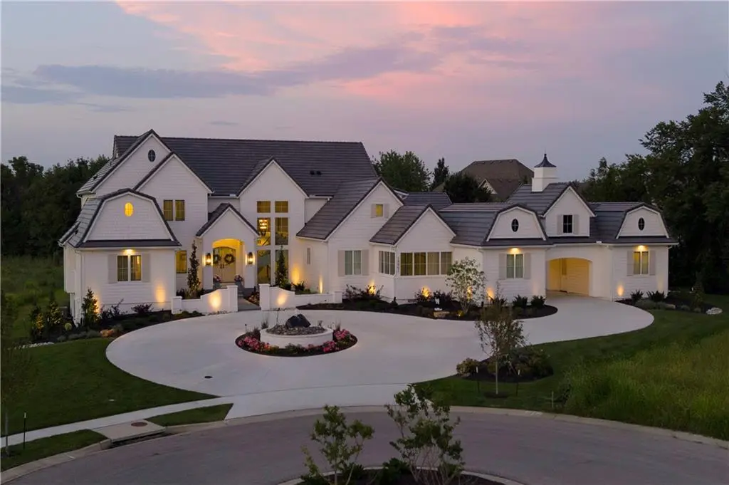 16801 Barton ST, Overland Park, KS 66062