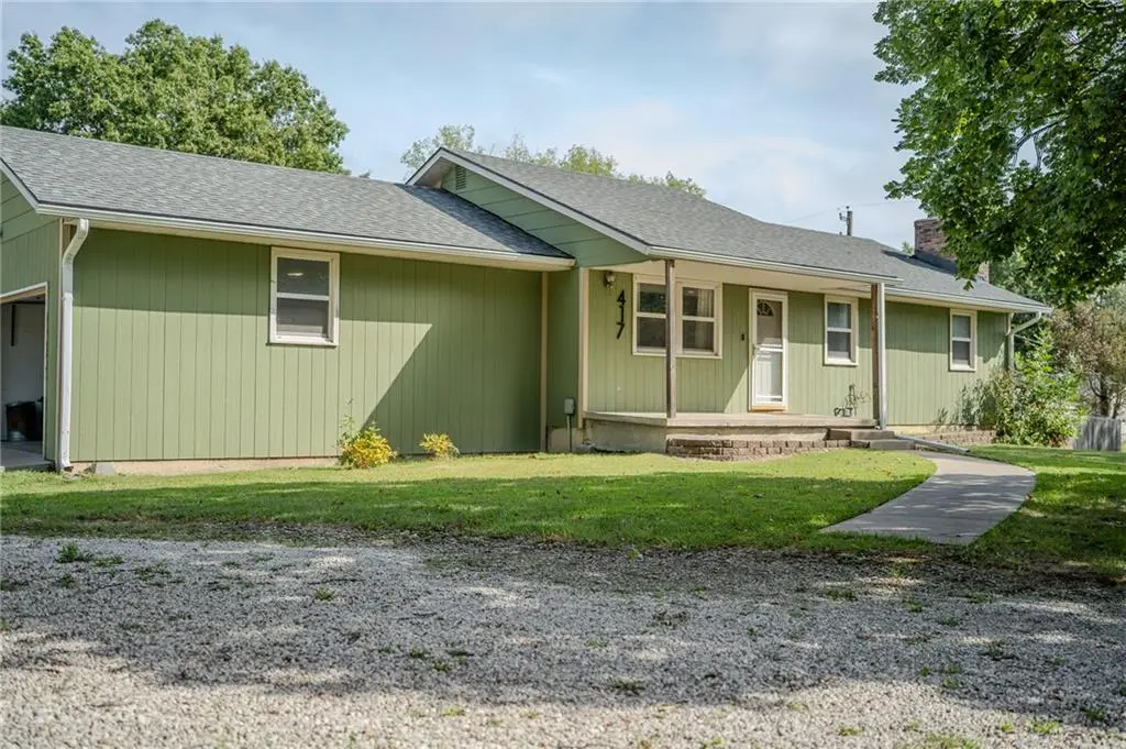 417 W 11th ST, Ottawa, KS 66067