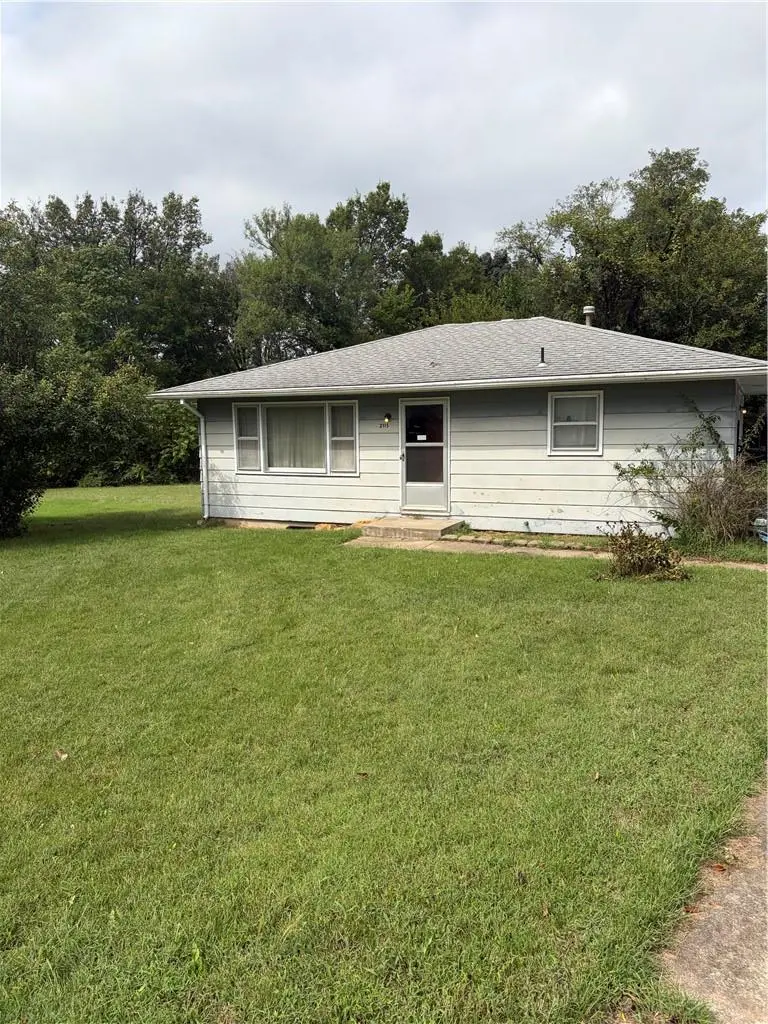 2115 SE Jefferson ST, Topeka, KS 66605