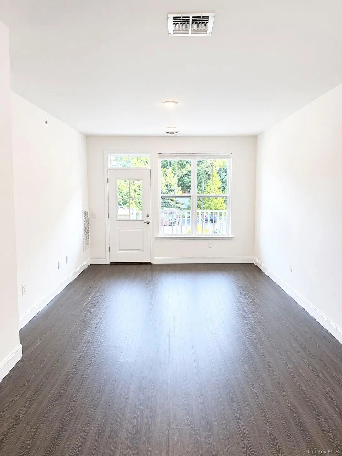 1046 New York AVE #15, Huntington Station, NY 11746
