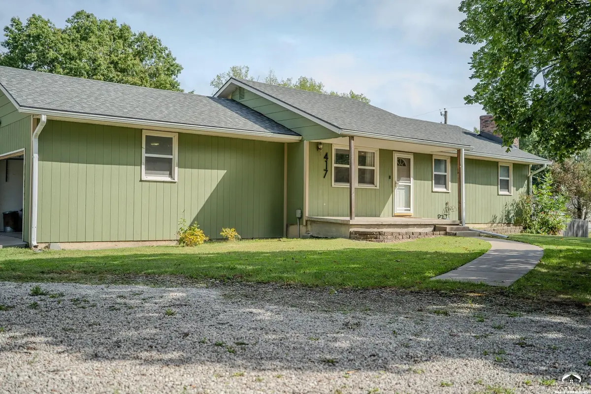 417 W 11th ST, Ottawa, KS 66067
