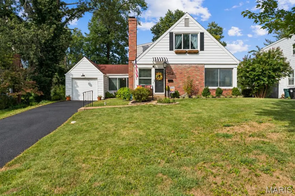 554 Southbrook DR, Kirkwood, MO 63122