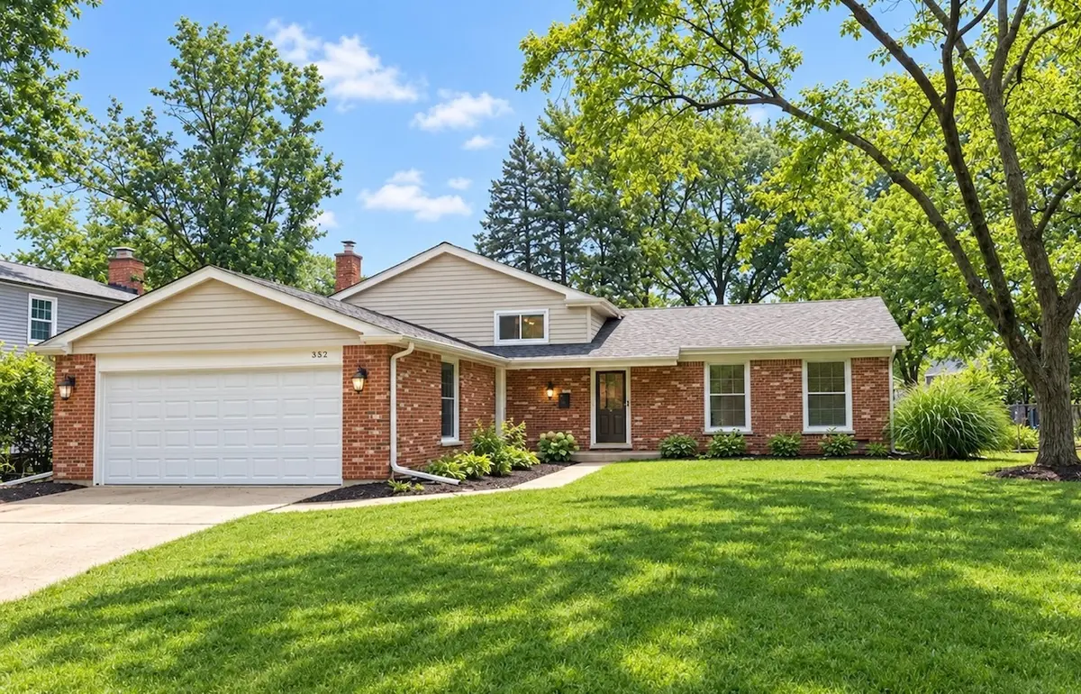 352 Berry DR, Naperville, IL 60540