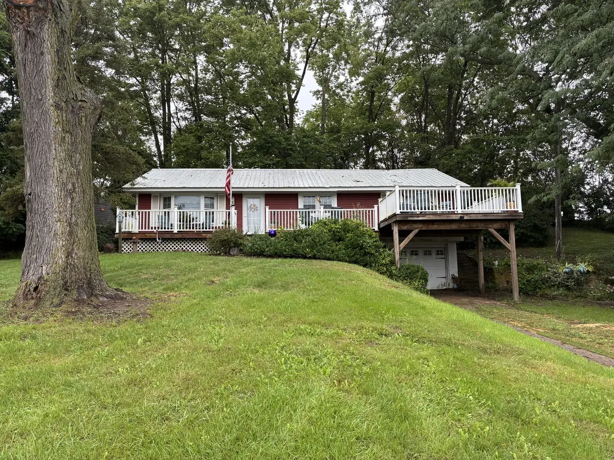 2820 67 HWY, Camanche, IA 52730