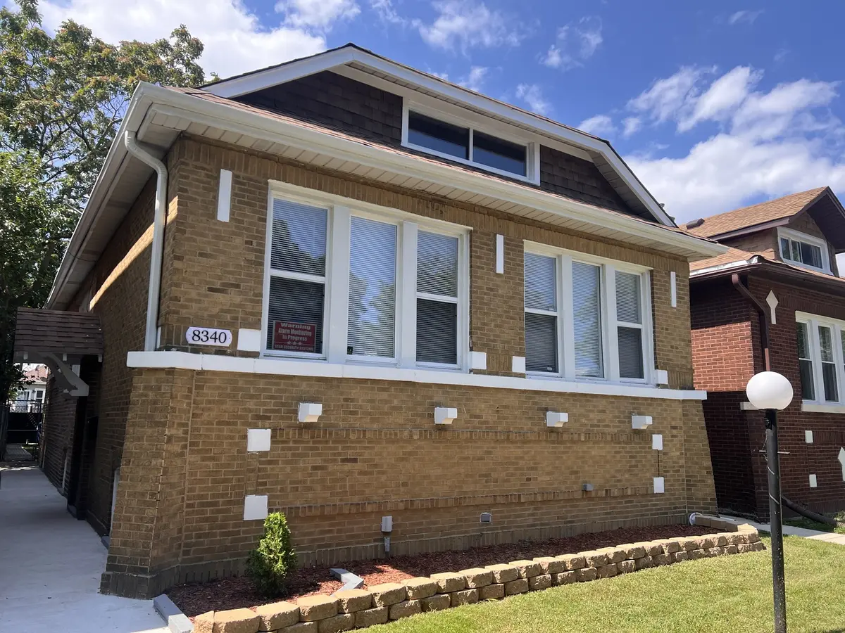 8340 S PAXTON AVE, Chicago, IL 60617