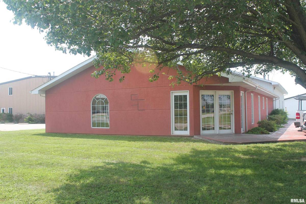 1300 N Reed Station RD, Carbondale, IL 62901