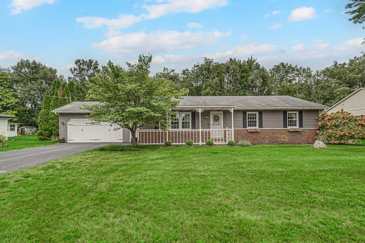 8868 Luann DR, Demotte, IN 46310