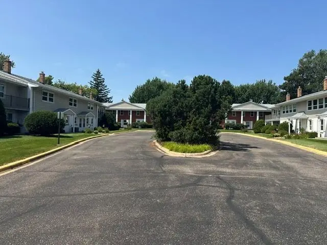 1366 Colonial DR #1366, Roseville, MN 55113