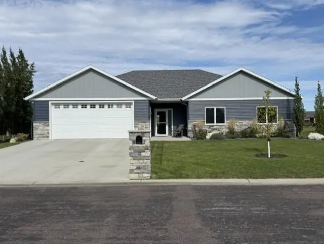 1294 Linden CT, Wahpeton, ND 58075
